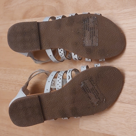 2/$15 GUC Girls White Sandles Size 13 - Picture 4 of 5